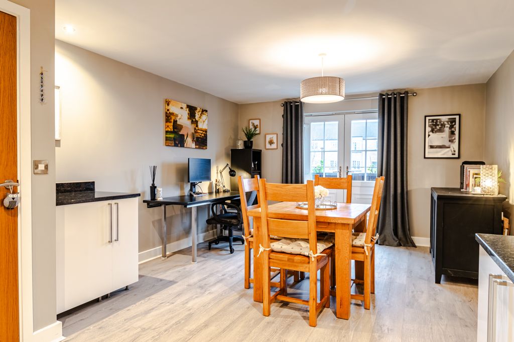 Property photo 2 of 20 Living1