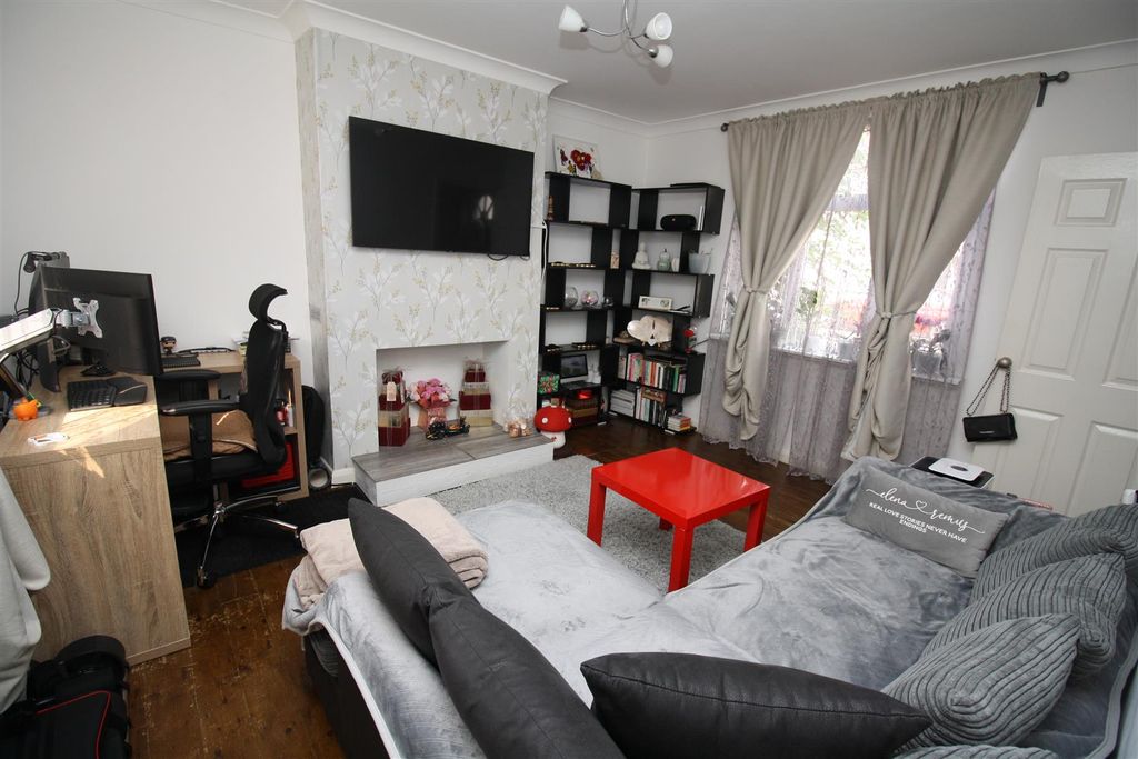 Property photo 3 of 18
