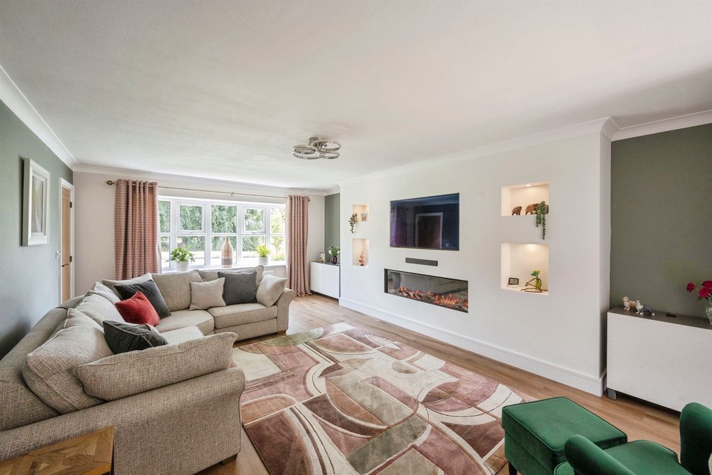 Property photo 2 of 21