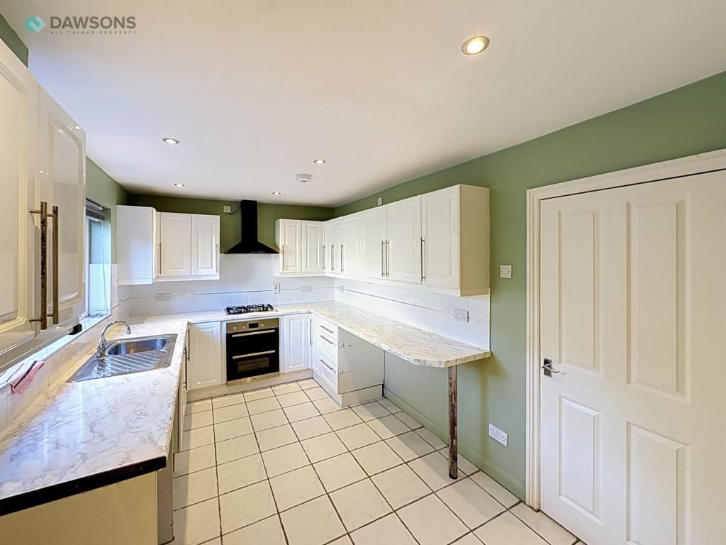 Property photo 3 of 7 Kitchen