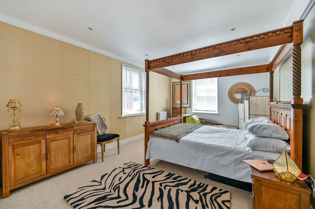 Property photo 3 of 20