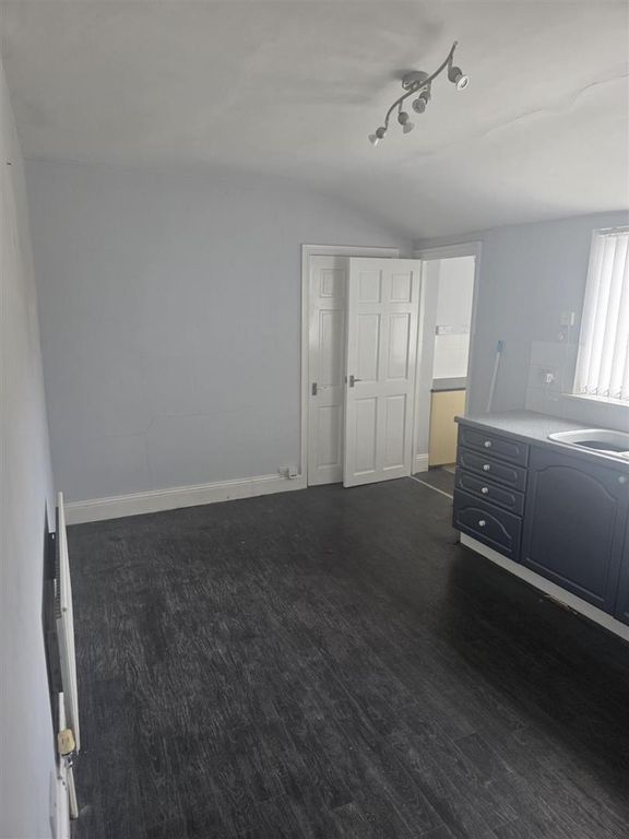 Property photo 3 of 8 1000094991.Jpg