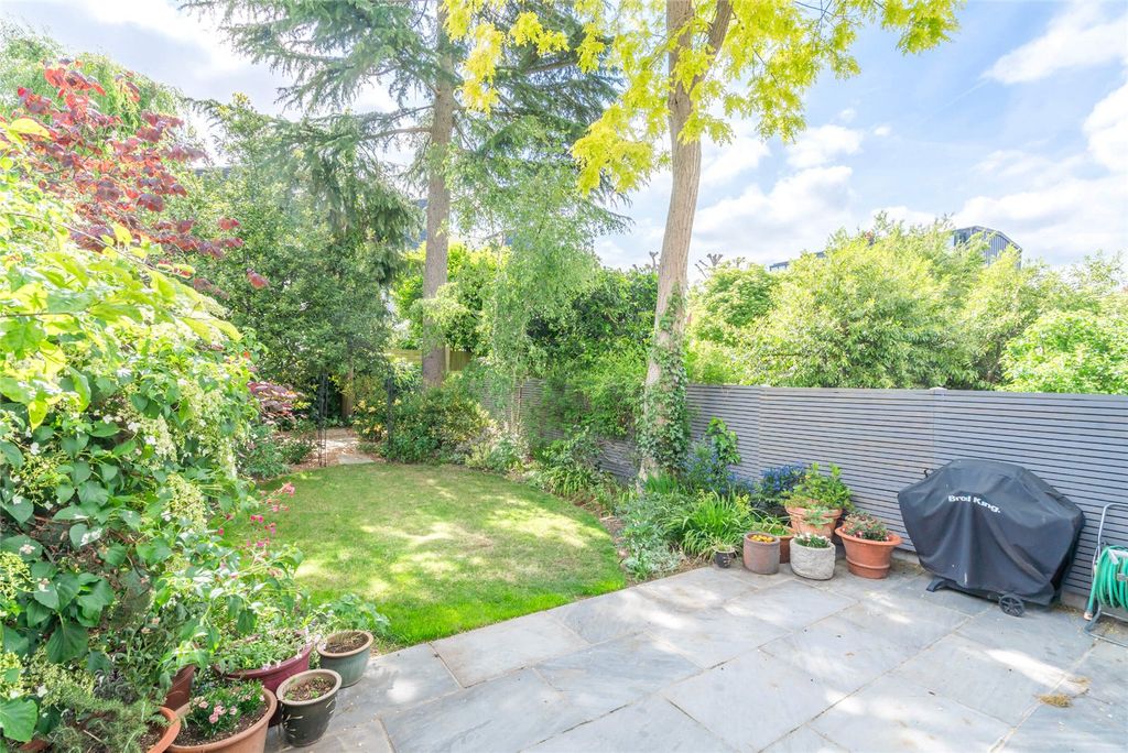 Property photo 3 of 23 Garden A