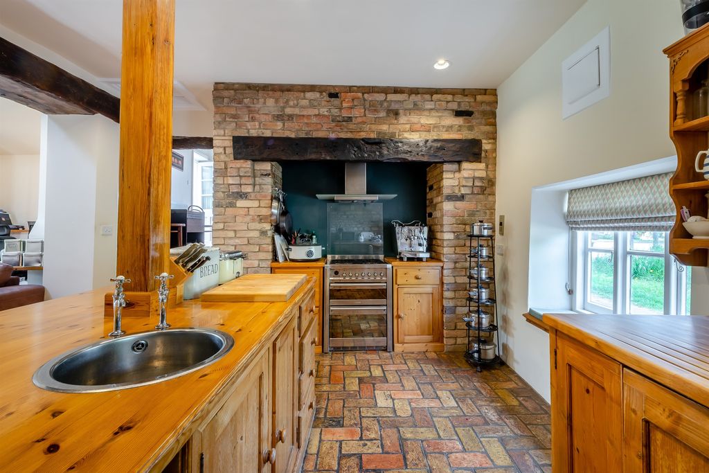 Property photo 3 of 19