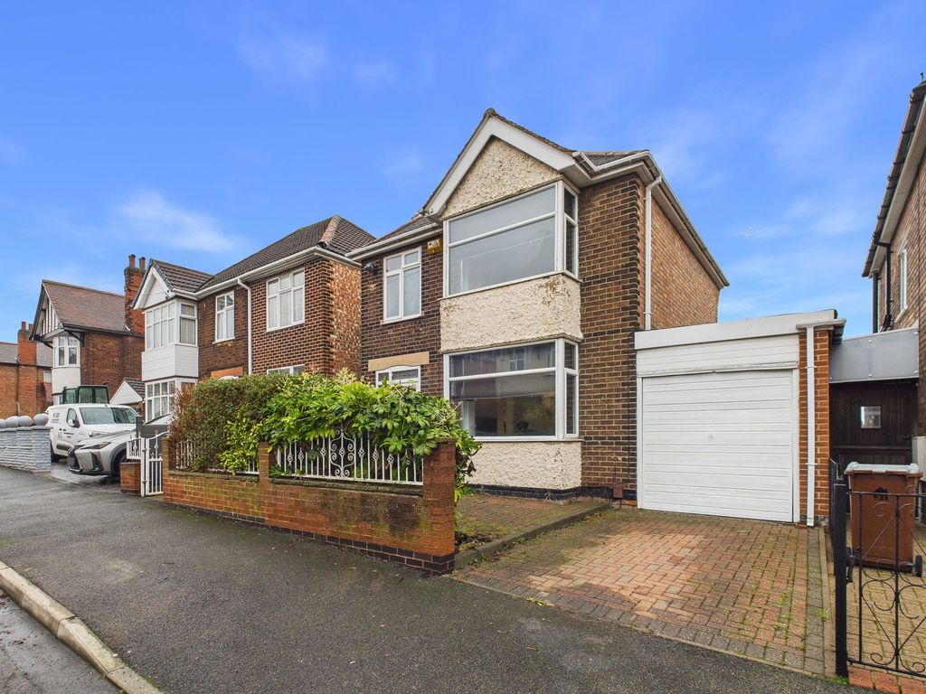 Property photo 1 of 21 Front