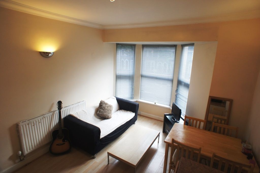 Property photo 2 of 7 120 Richmond, Flat 5 (3)