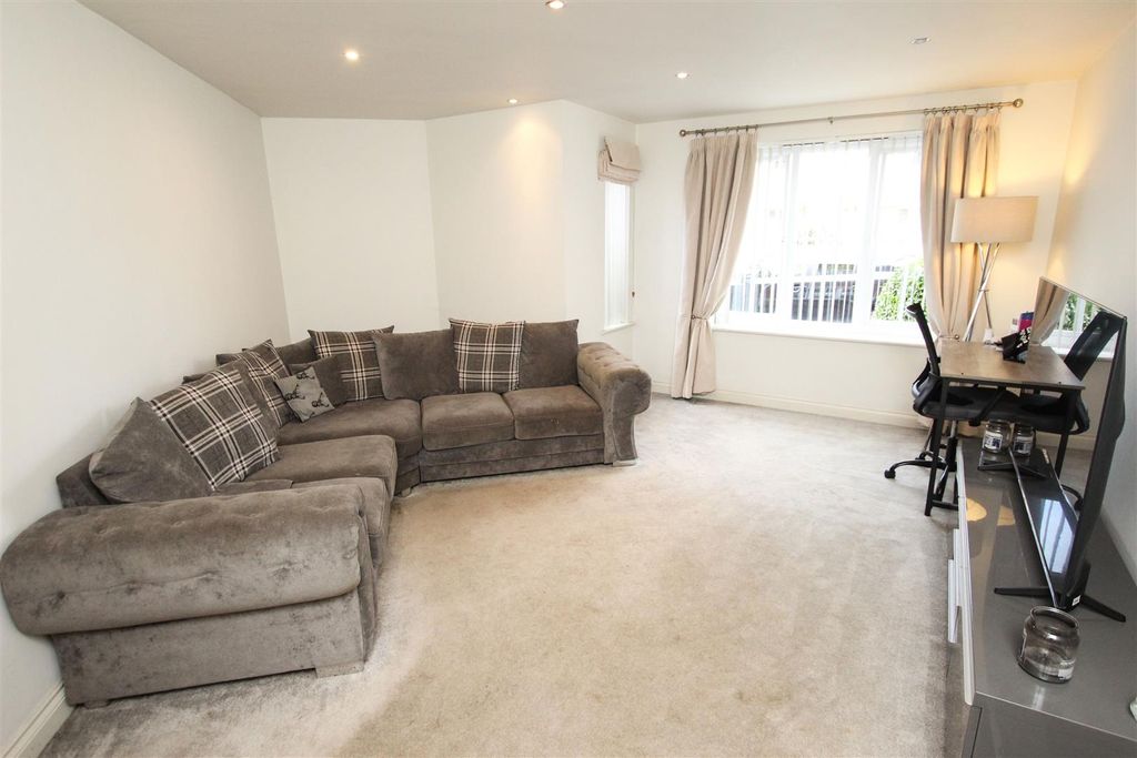 Property photo 2 of 10 Open Plan Living Room