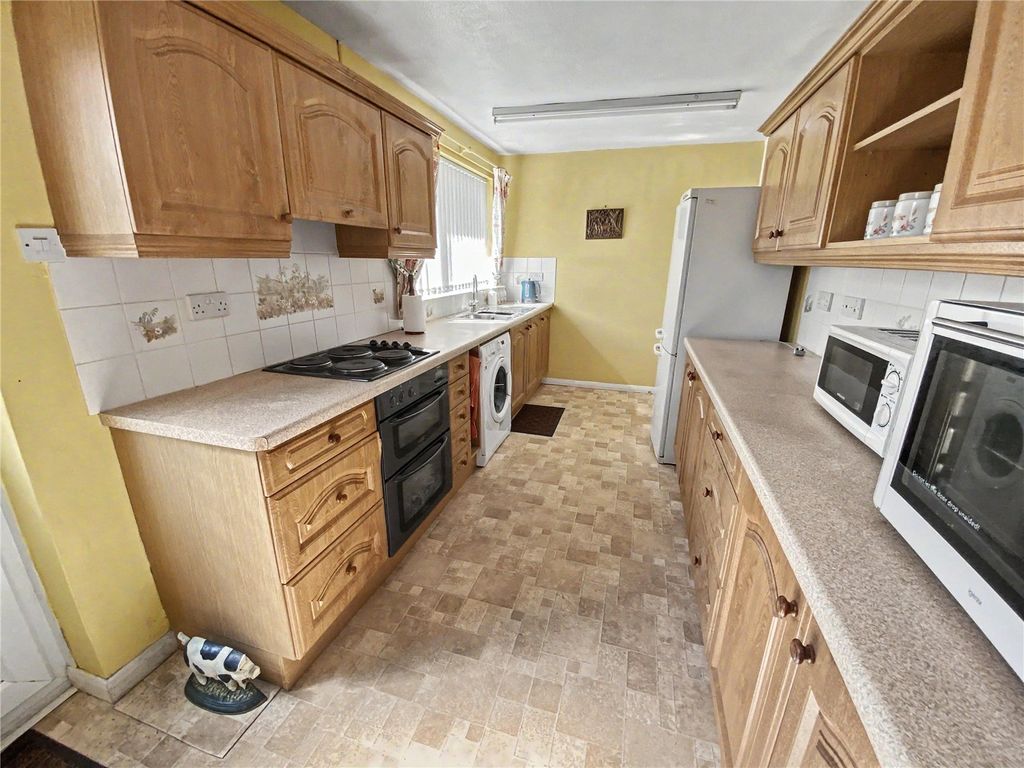 Property photo 2 of 9 Kitchen
