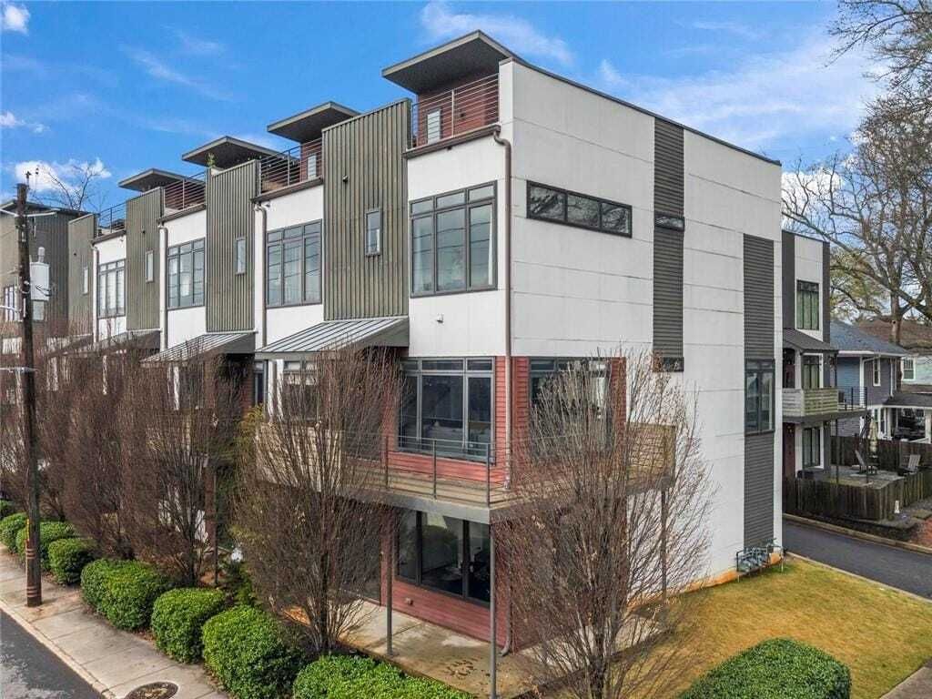 Property photo 1 of 31