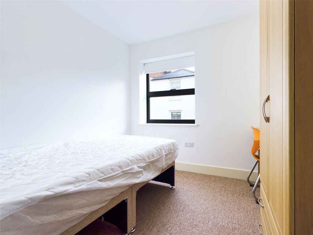 Property photo 1 of 7 Studio-Room-To-Rent