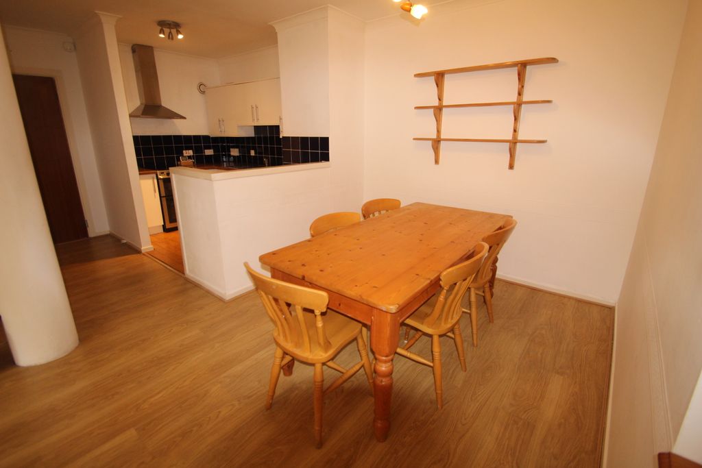 Property photo 3 of 7 Dining Table