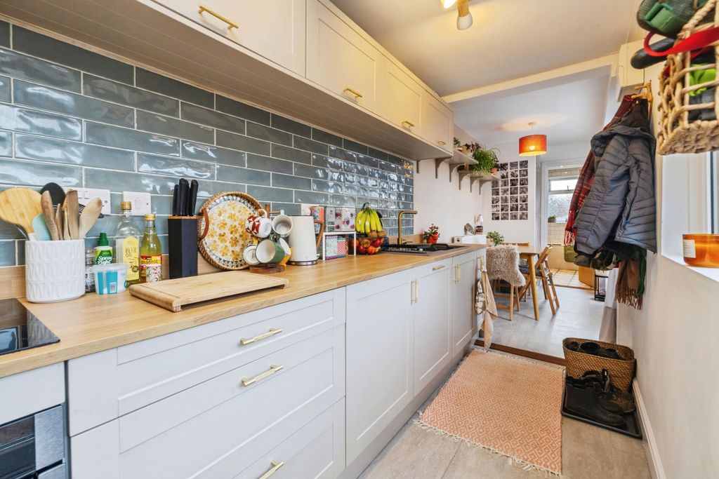 Property photo 2 of 16 Kitchen