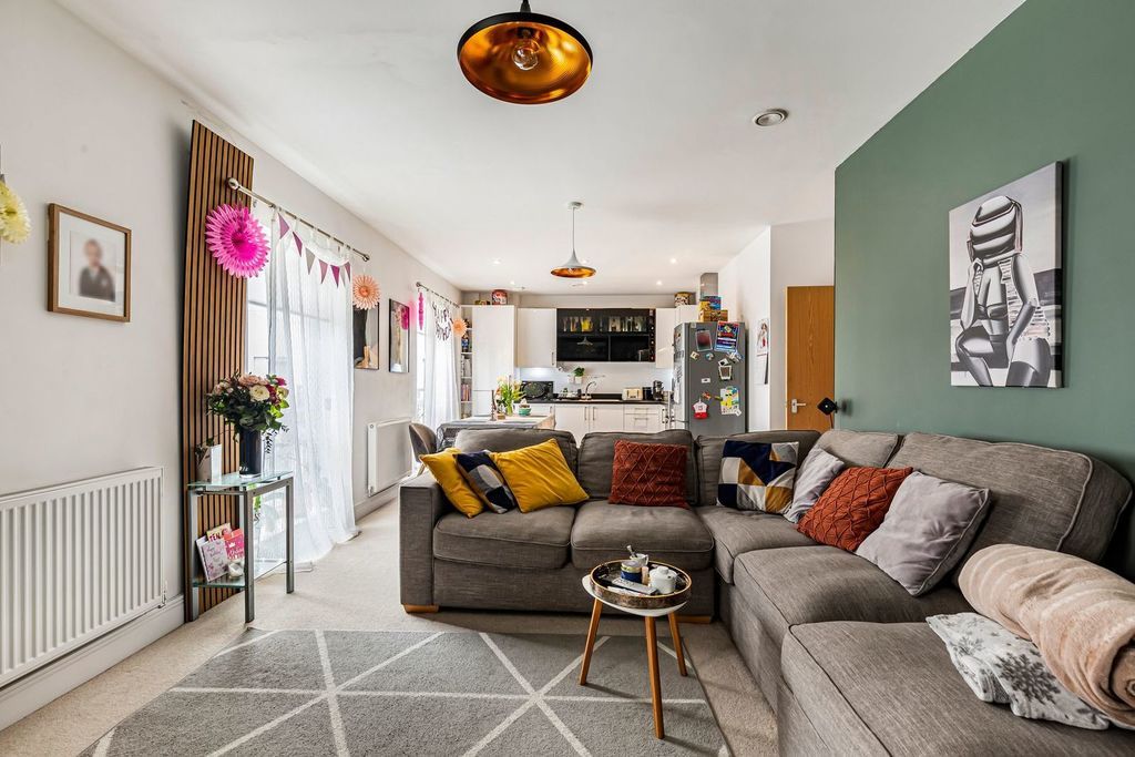 Property photo 3 of 19