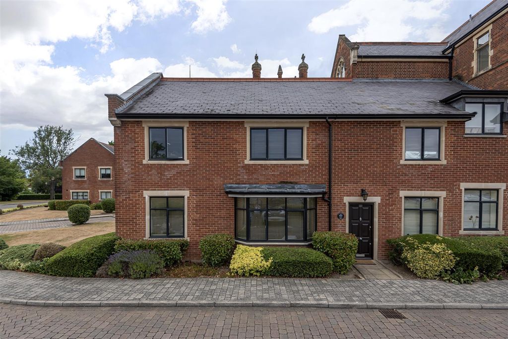 Property photo 1 of 13 Exterior: