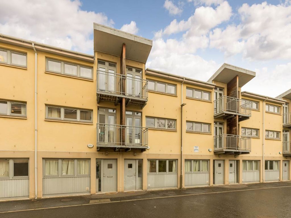 Property photo 1 of 16 External