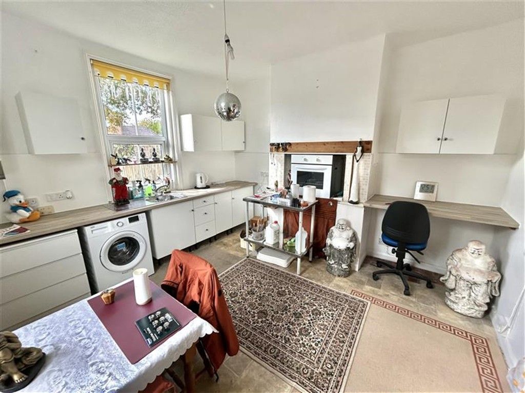 Property photo 2 of 11 Kitchen.