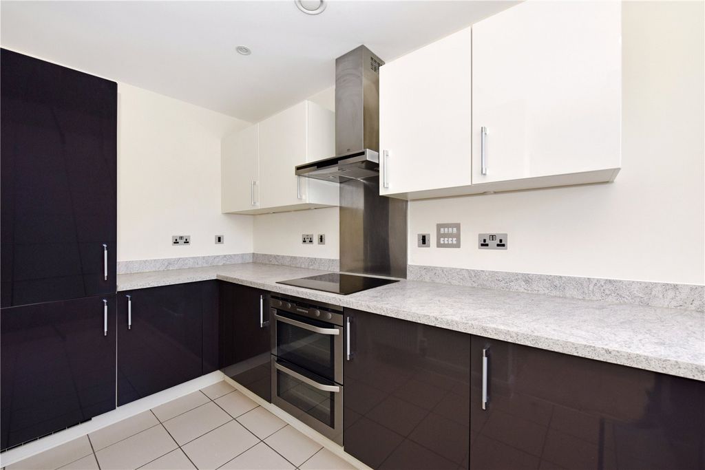 Property photo 2 of 9 Kitchen