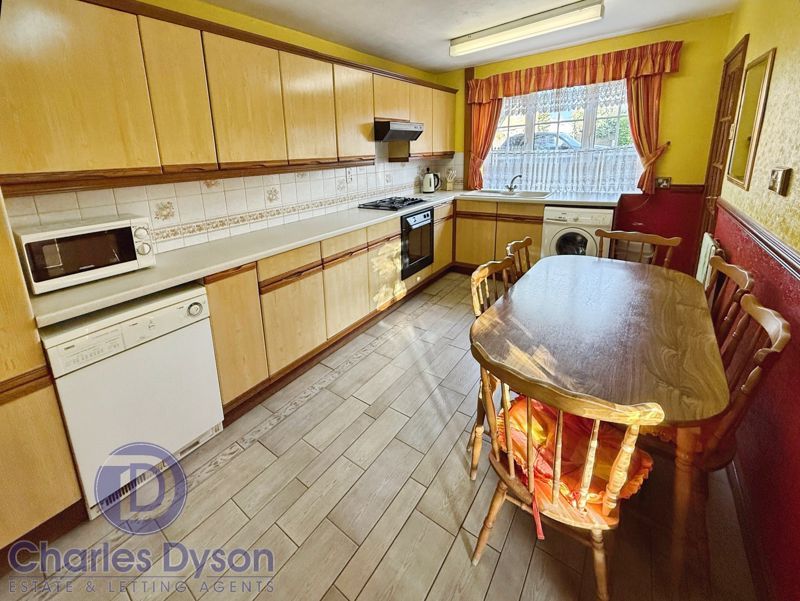 Property photo 3 of 9 Breakfast Kitchen