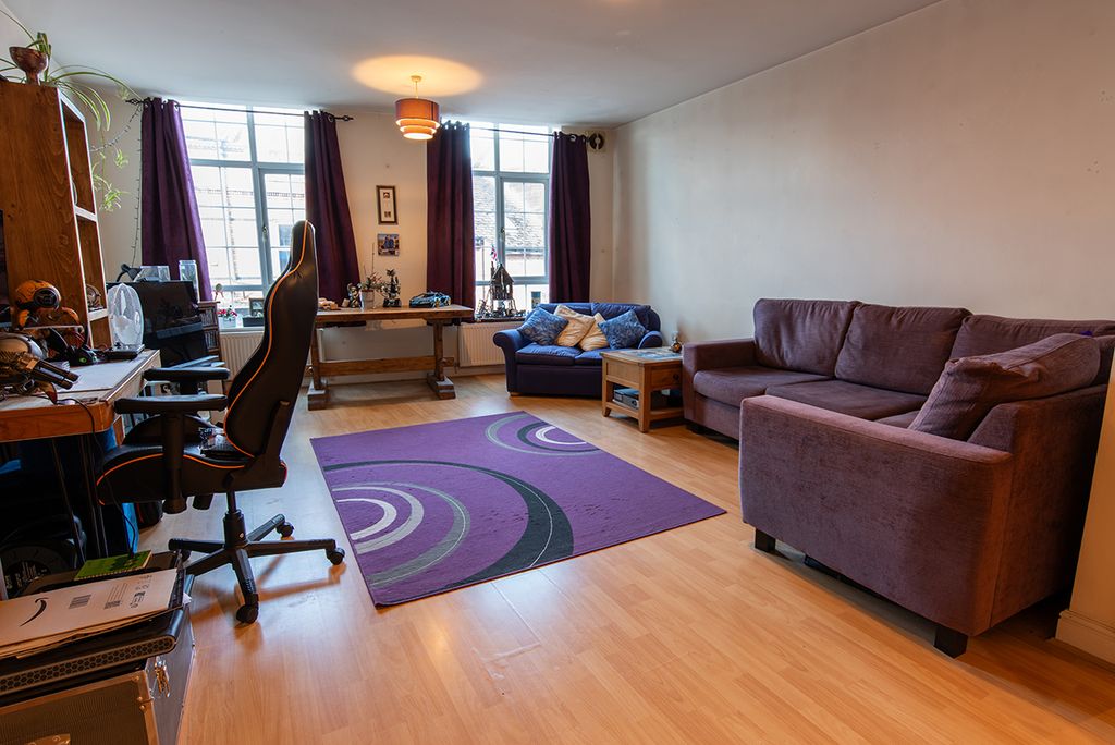 Property photo 2 of 20