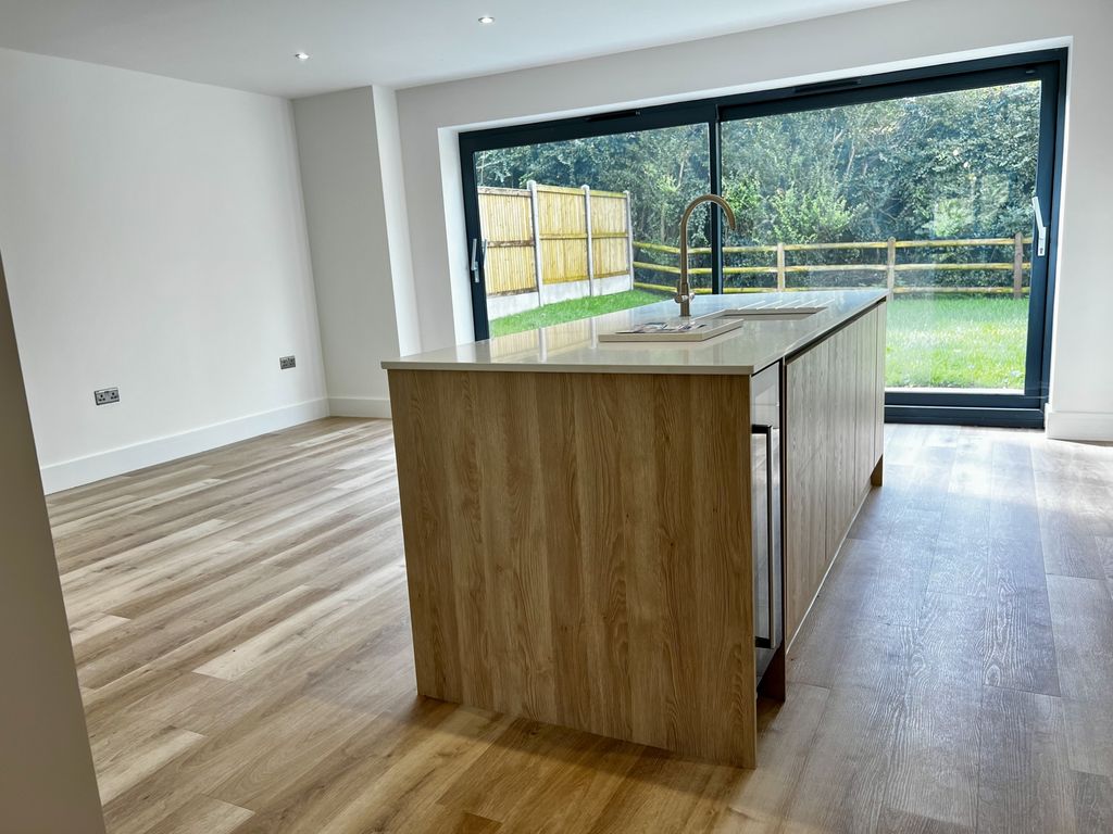 Property photo 3 of 21 Photo 24