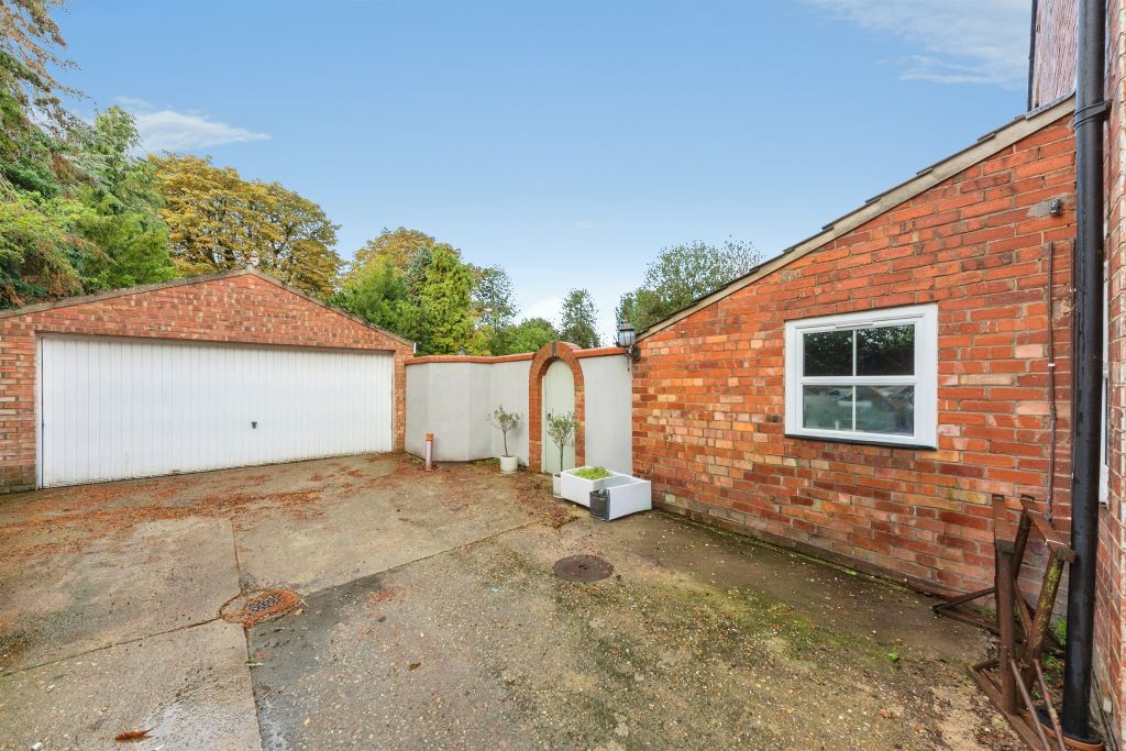 Property photo 3 of 24