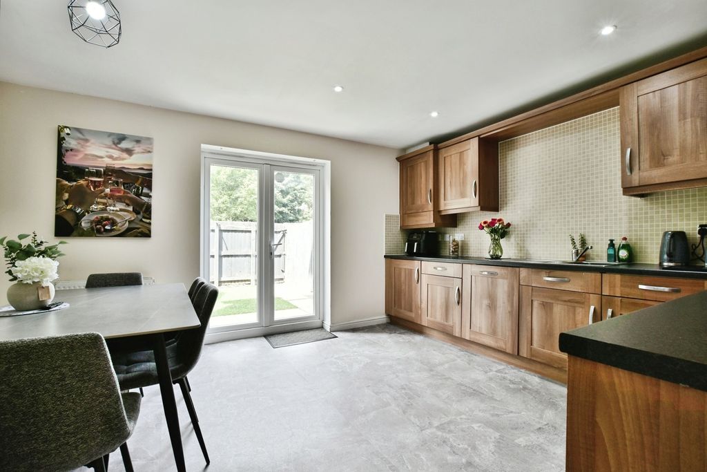 Property photo 2 of 21 Pbox-Img.Jpg