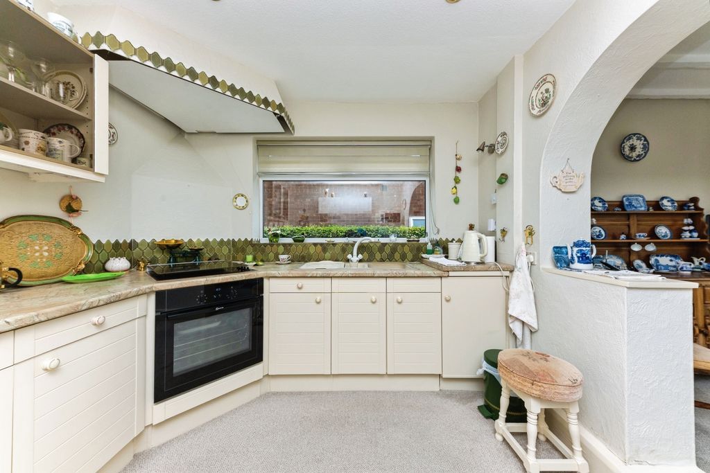 Property photo 3 of 22 Kitchen