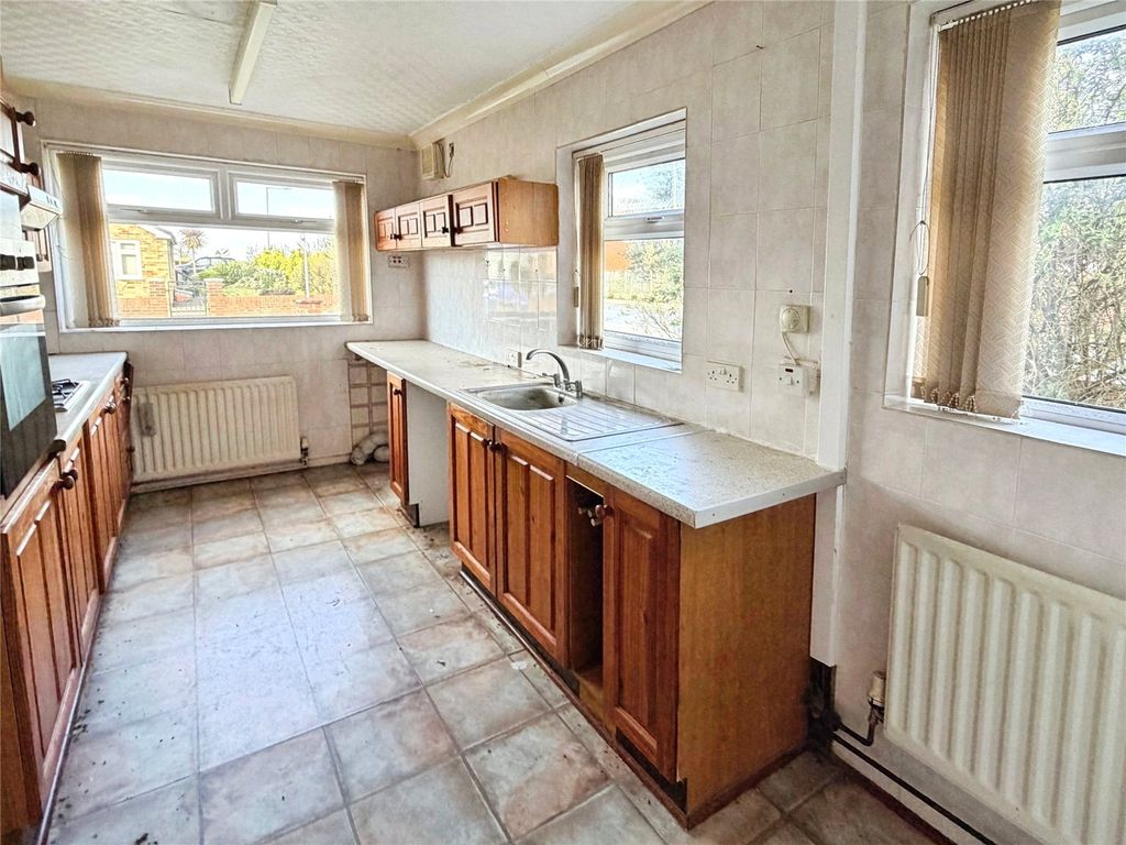 Property photo 2 of 14 Kitchen