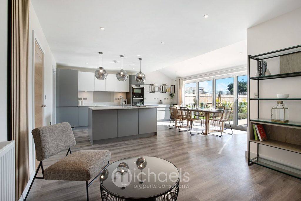 Property photo 3 of 23