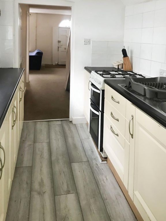 Property photo 2 of 7 5E94Da6F-Kitchen 201.Jpg