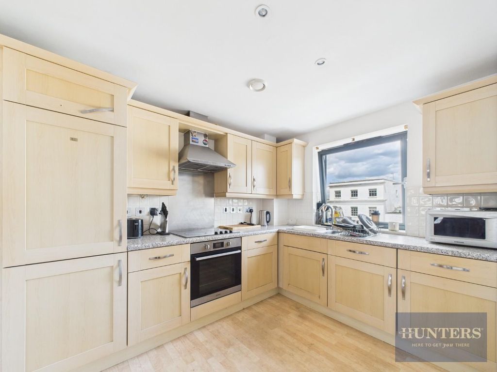 Property photo 3 of 12 Kitchen