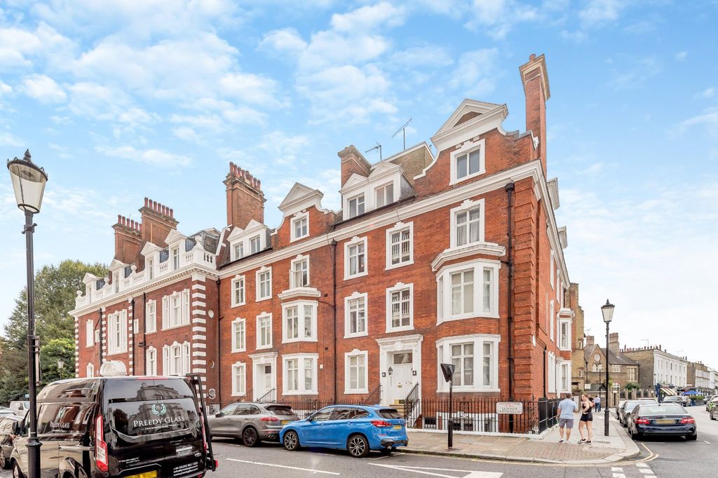 Property photo 1 of 17 Lennox Gardens