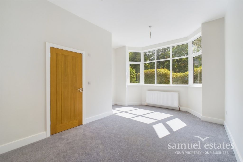 Property photo 3 of 9 Bedroom