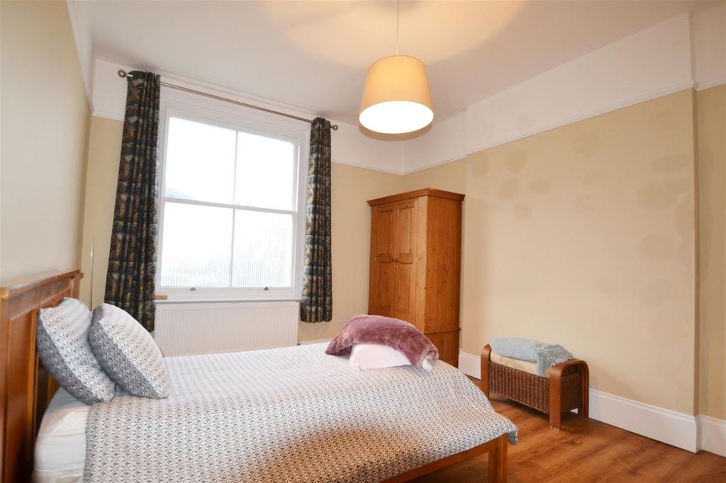 Property photo 3 of 9 Bedroom