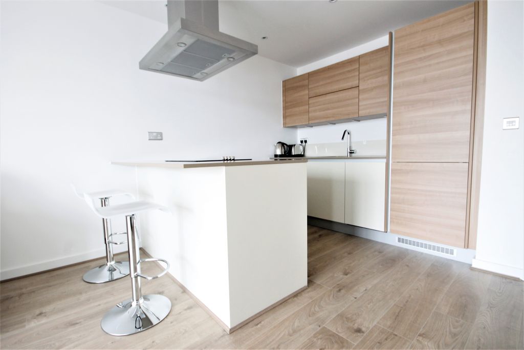 Property photo 3 of 11 E80 Unex Tower 030