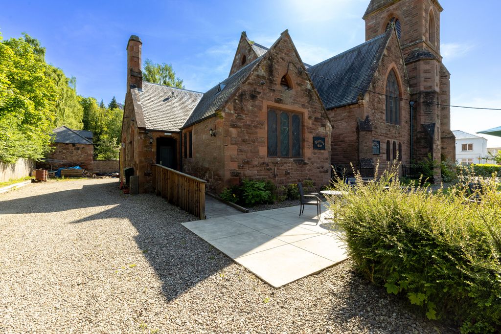 Property photo 2 of 11