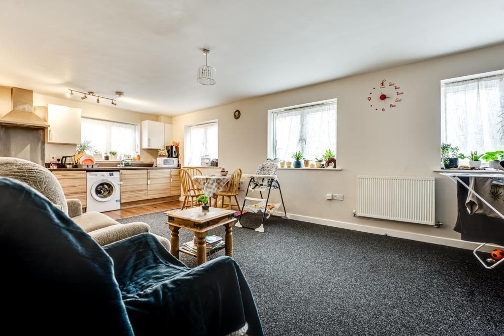 Property photo 2 of 13 Flat 7 Charles Court, Railway View, Kettering -7.J