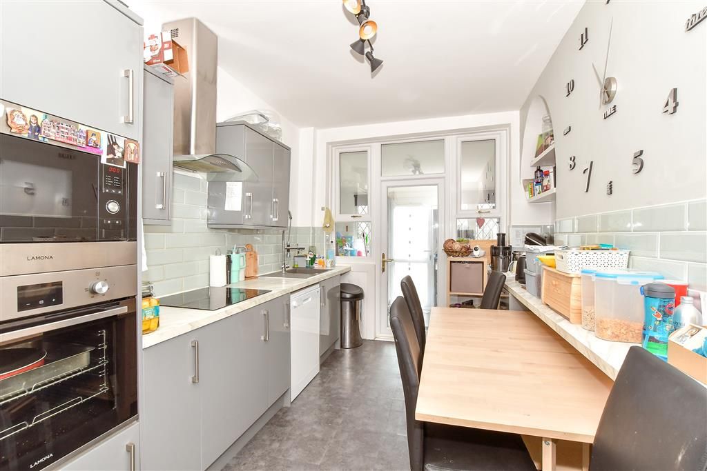 Property photo 3 of 8 Kitchen