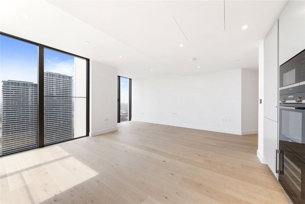 Property photo 3 of 13 Harcourt Tower