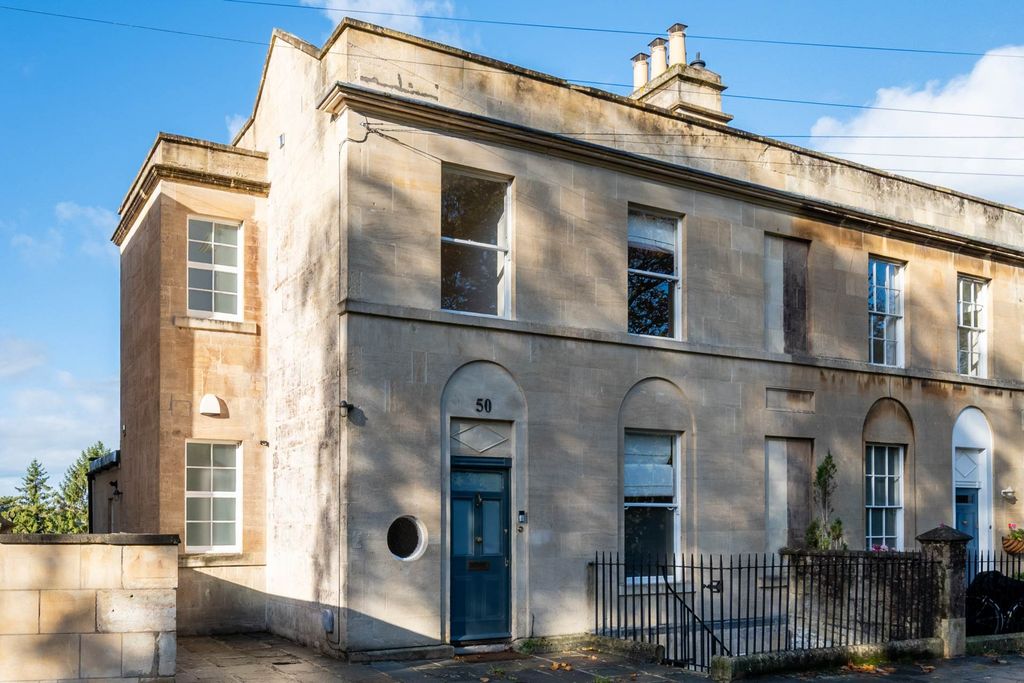 Property photo 2 of 43