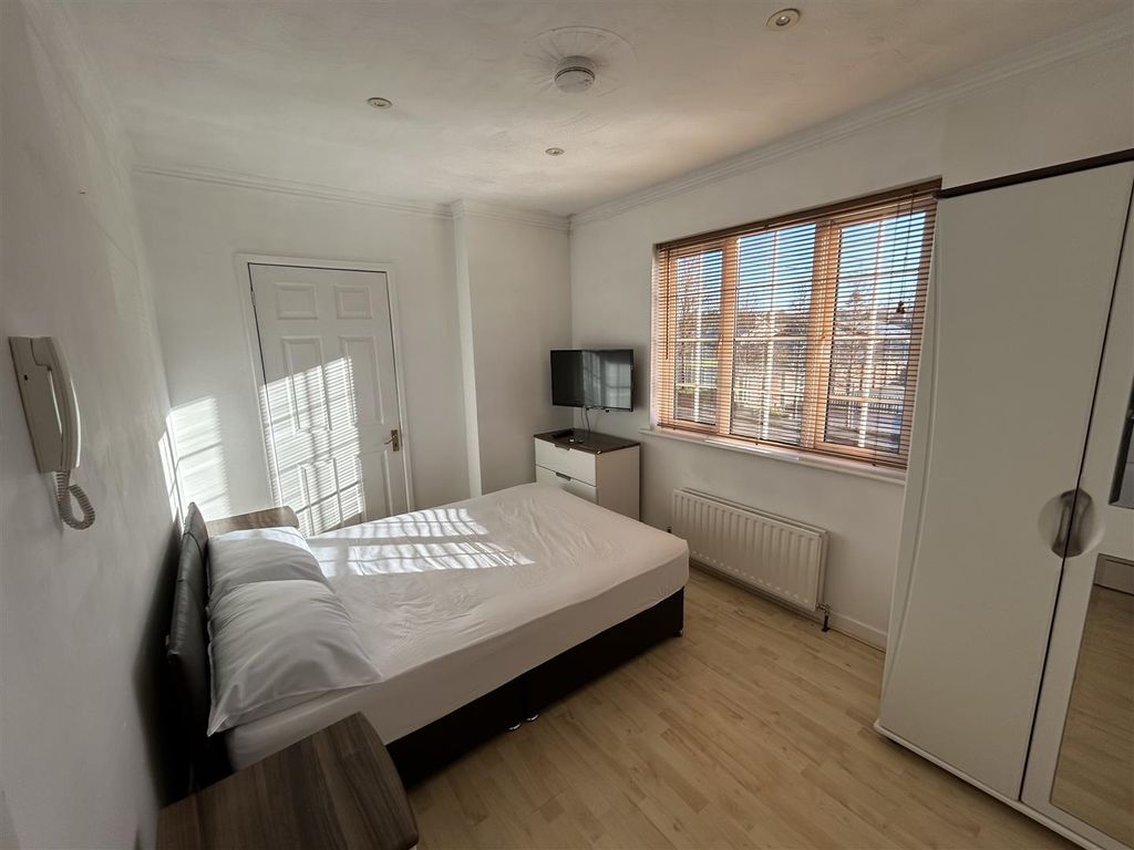 Property photo 2 of 12 Image - 2025-01-07T121255.811.Jpg