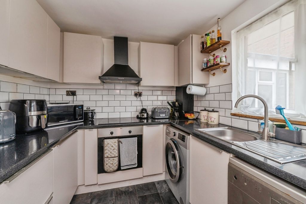 Property photo 2 of 18 Photo