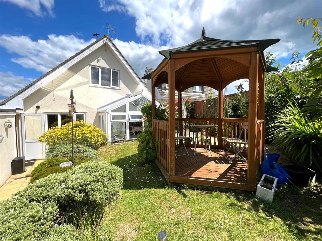 Property photo 2 of 23 4138 Rearandgazebo.Jpg