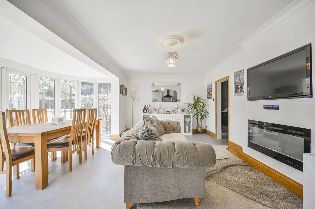 Property photo 2 of 30