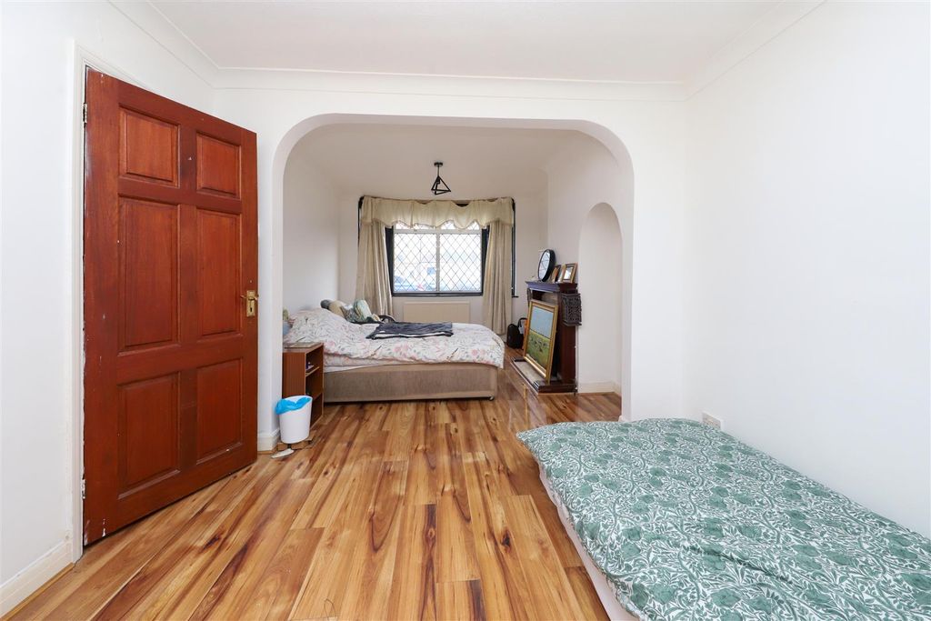 Property photo 3 of 11 Living Room