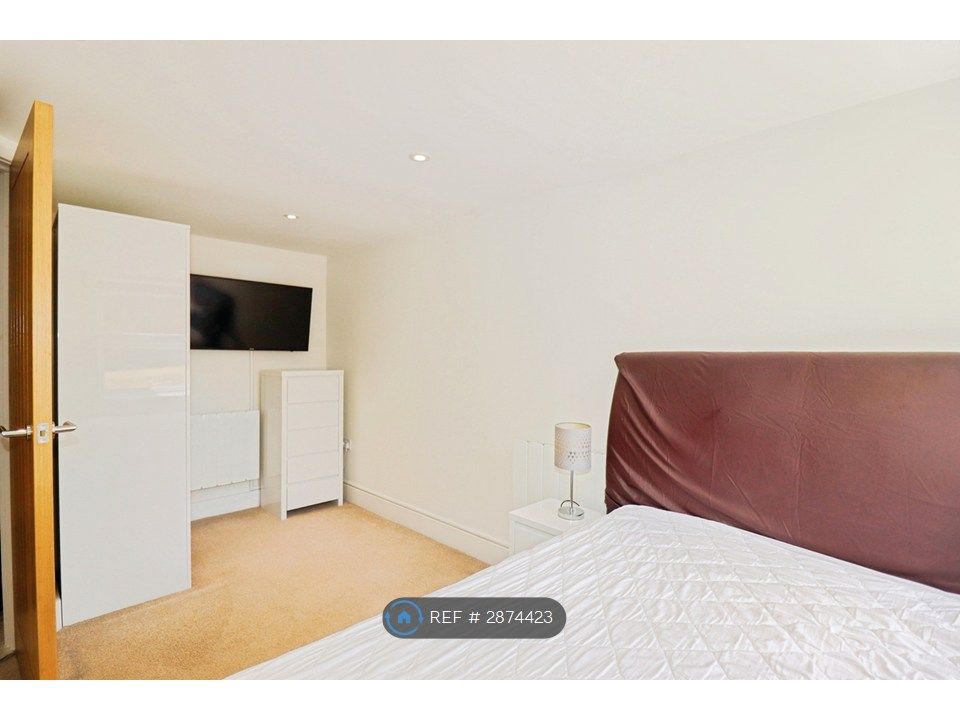 Property photo 2 of 32