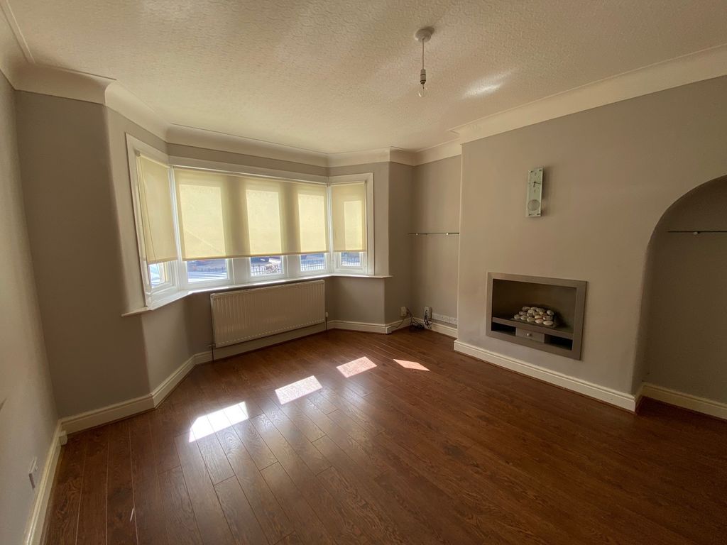 Property photo 3 of 9 Lounge