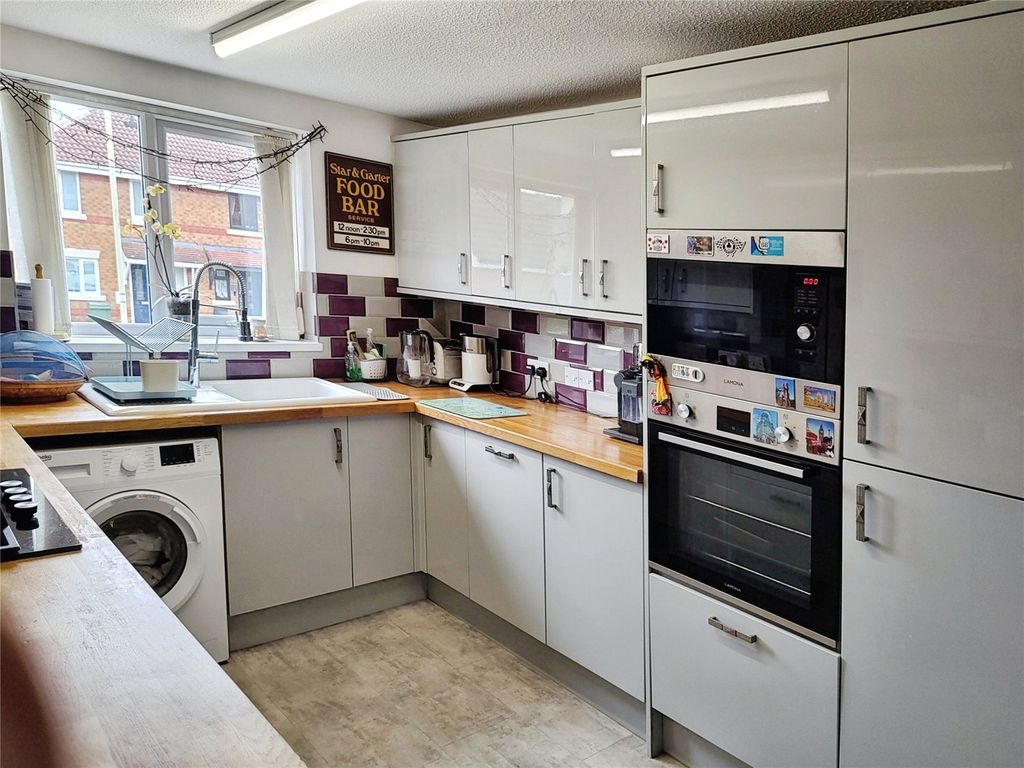Property photo 2 of 17 Kitchen