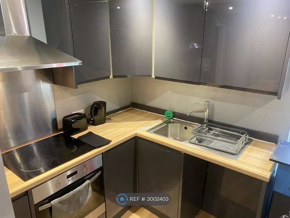 Property photo 3 of 11 Kitchen