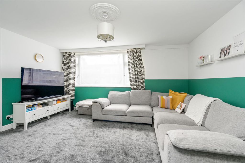 Property photo 2 of 15 14 Ansley Way_7.Jpg